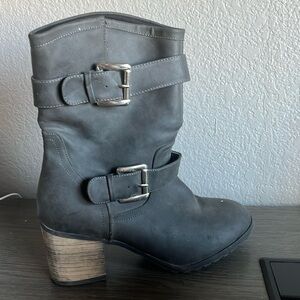 Edgy grey stacked teal Moto boot - NWT